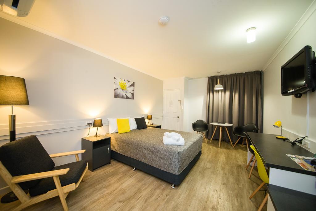 Glenmore Palms Motel Рокхемптън Екстериор снимка