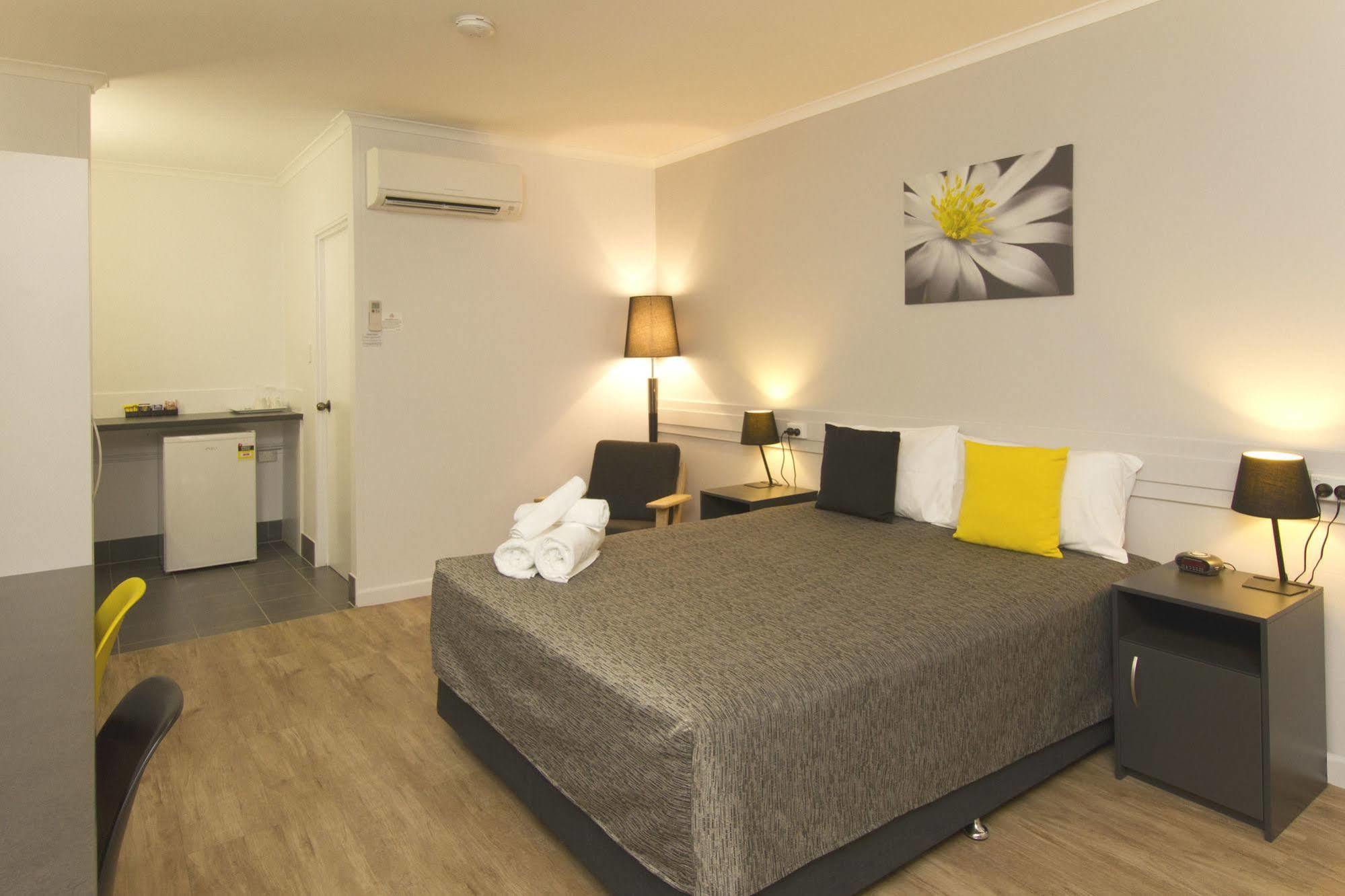 Glenmore Palms Motel Рокхемптън Екстериор снимка