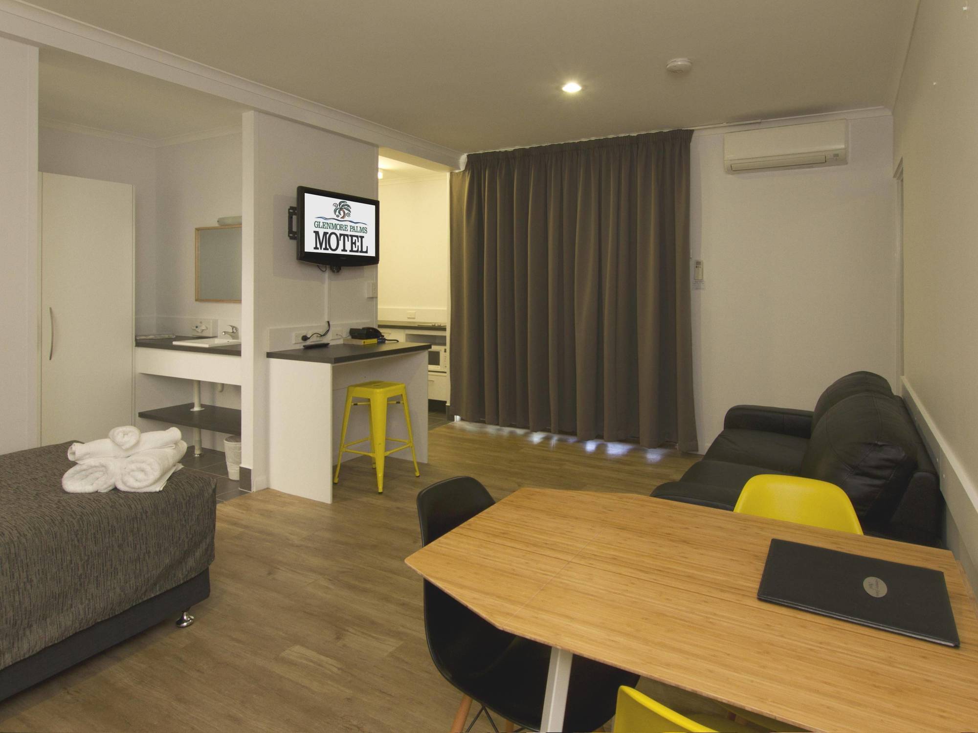 Glenmore Palms Motel Рокхемптън Екстериор снимка