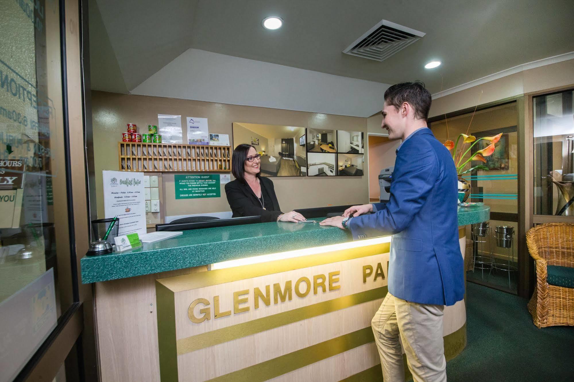 Glenmore Palms Motel Рокхемптън Екстериор снимка